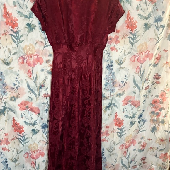 Vintage Elegant Burgundy Lace Dress - Picture 7 of 10
